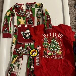 Buc-ee's 6 month old Christmas Onesie set